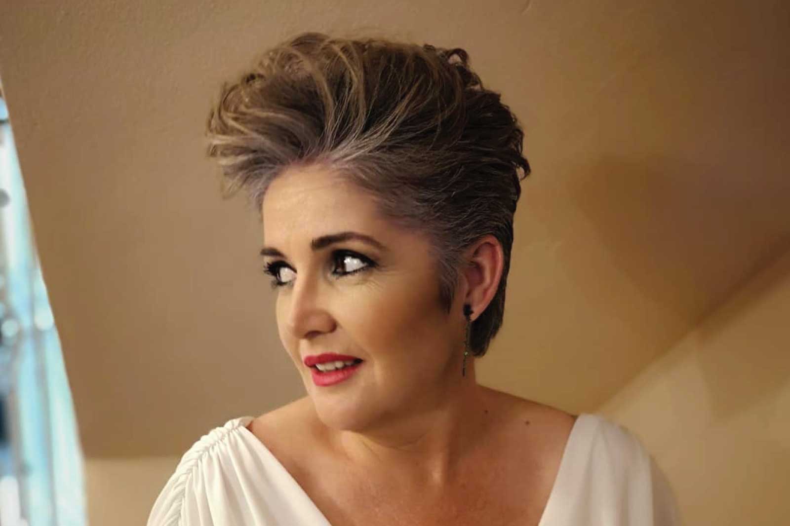 dama cabello corto